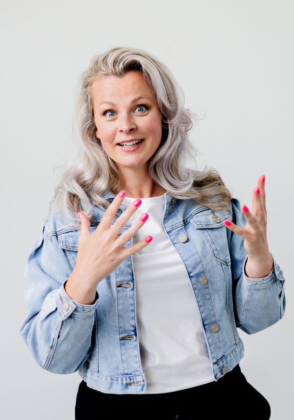 Judith in een vertwijfelde houding